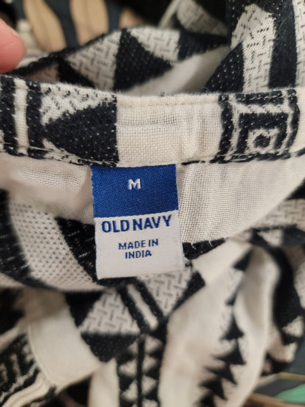 Old Navy Bohemian Split V-Neck Flutter Sleeve Top Size Medium - Picture 5 of 5